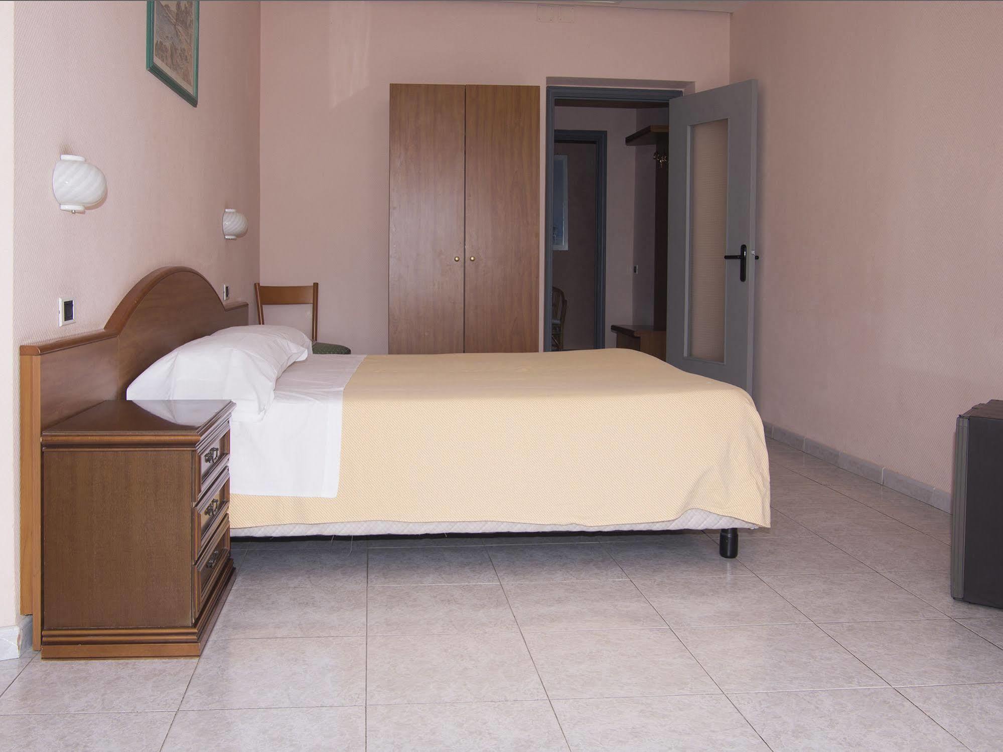 Hotel Cristallo レーリチ エクステリア 写真