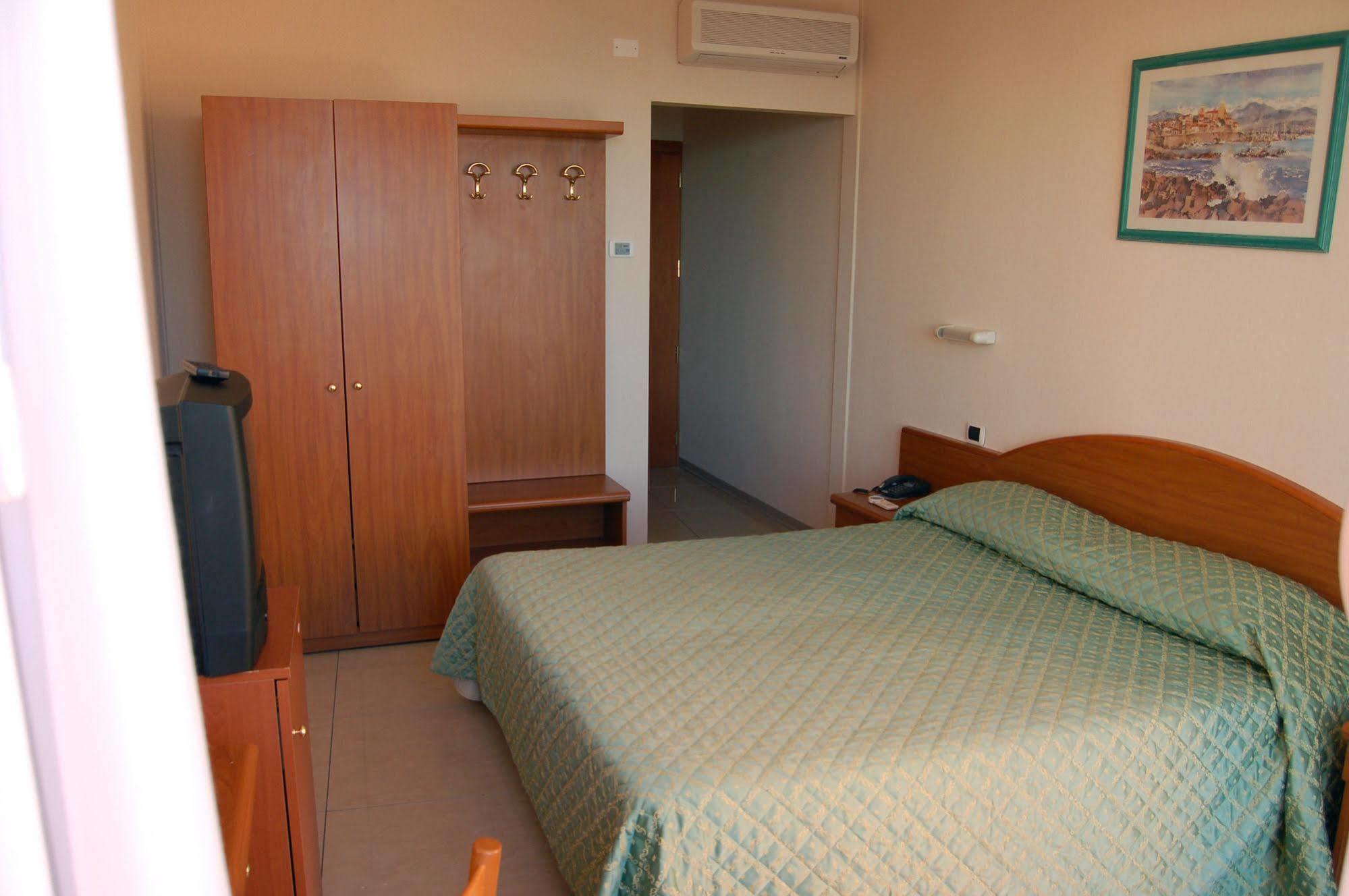 Hotel Cristallo レーリチ エクステリア 写真